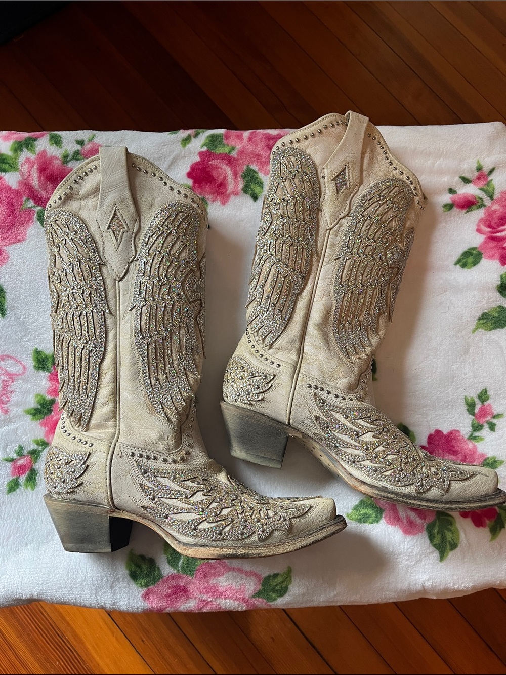Corral Cream Embellished Wing-Embroidered Western Boots